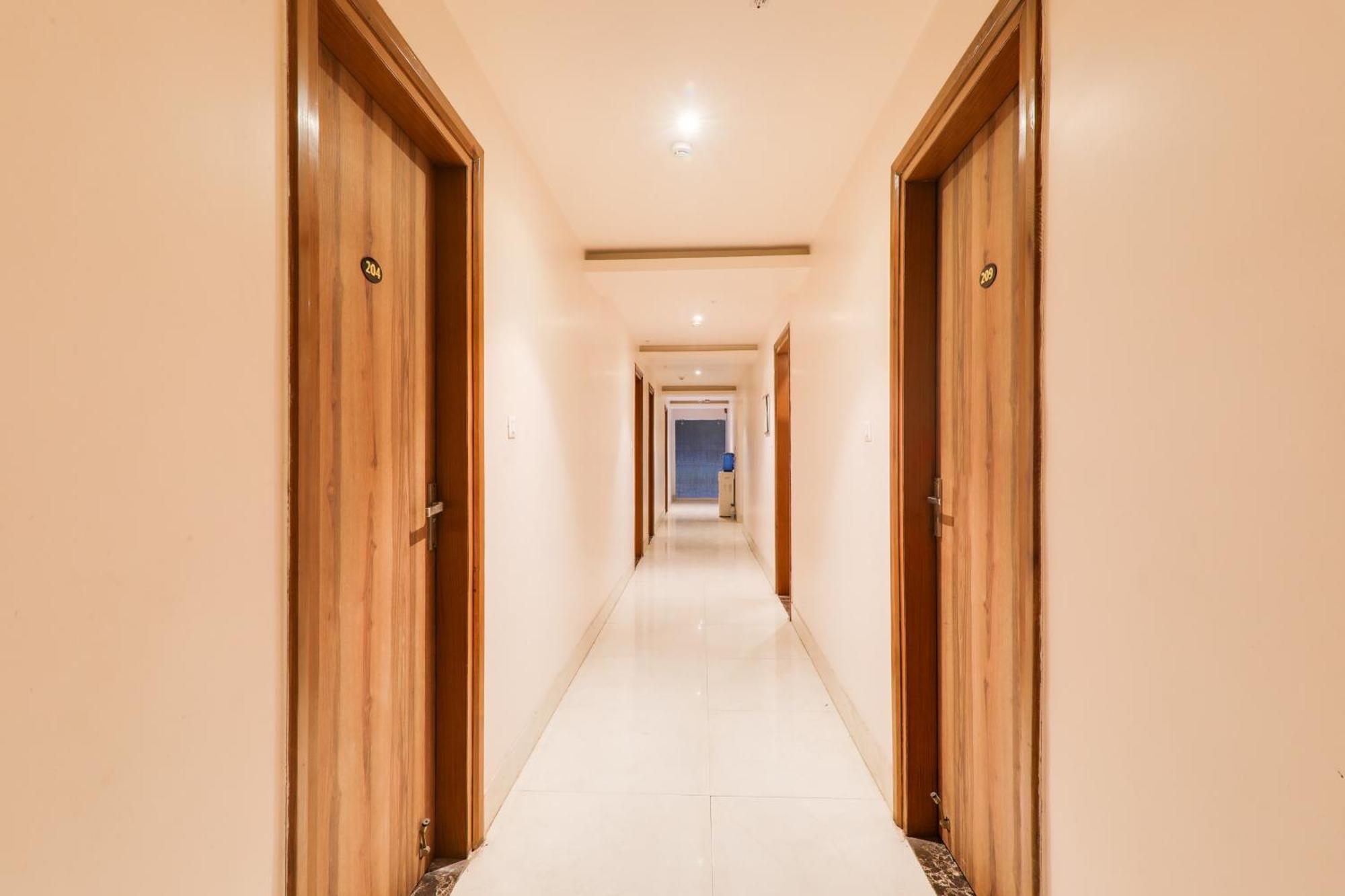 Super Townhouse Viraj Khand Formerly Veridian Inn Chinhat Exterior foto